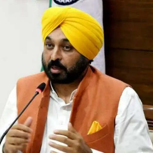 पंजाब (Punjab) के मुख्यमंत्री भगवंत मान (Bhagwant Mann) ने शुक्रवार को राज्य स्तरीय कोविड-19 कंट्रोल रूम स्थापित करने का निर्देश ।