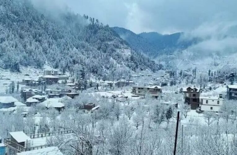 हिमाचल प्रदेश में मौसम ने एक बार फिर ली करवट””शिमला, चंबा, कुल्लू, लाहौल-स्पीति, मंडी और किन्नौर में बर्फबारी से जनजीवन अस्त व्यस्त ।