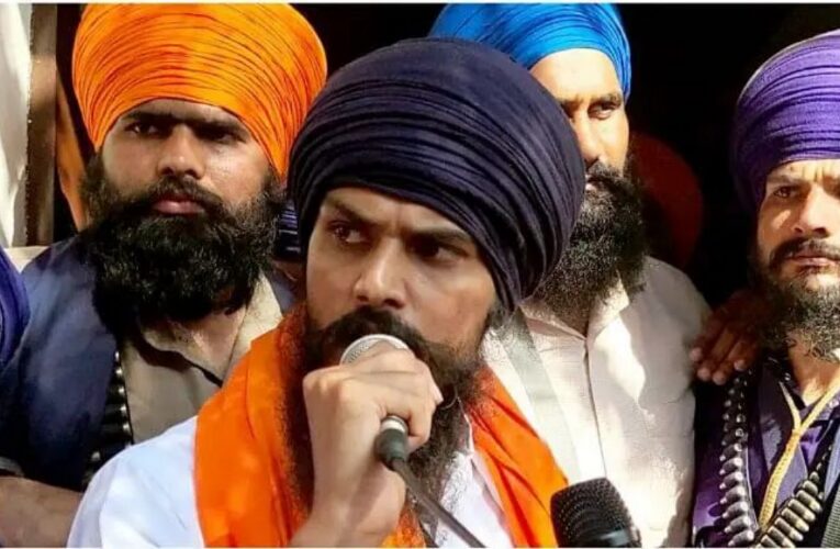 अमृतपाल को भगोड़ा घोषित,,अमृतपाल के खिलाफ पंजाब पुलिस की बड़ी कार्रवाई ।