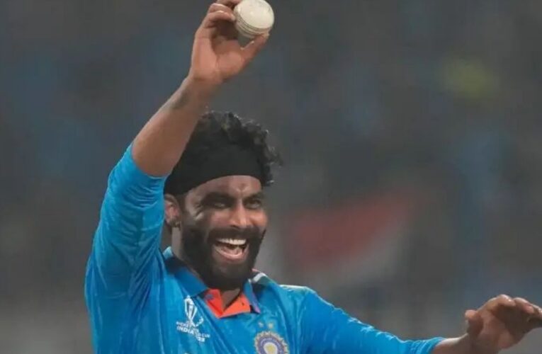 रवींद्र जडेजा ने क्रिकेट विश्व कप 2023 में गेंदबाजी कर किया कमाल ।