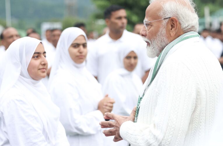 योग जम्मू-कश्मीर में और पर्यटकों को आकर्षित कर सकता है, रोजगार पैदा कर सकता है: मोदी