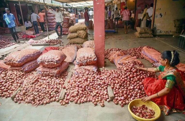 सुरक्षित भंडार के लिए सरकार ने खरीदा 71,000 टन प्याज