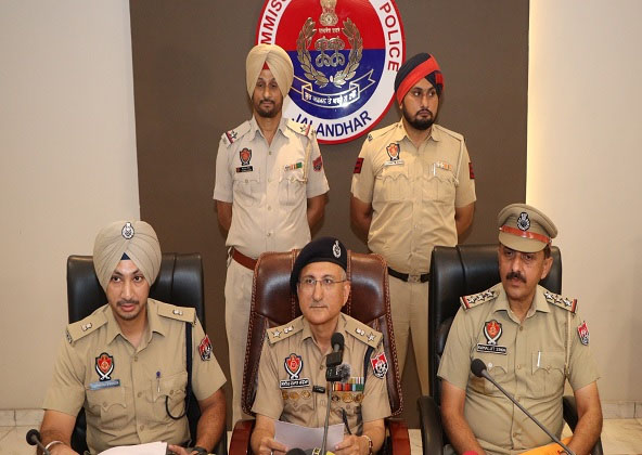 जालंधर में पुलिस ने करीब 3 करोड़ की हवाला राशि व विदेशी करंसी समेत आरोपी किए काबू