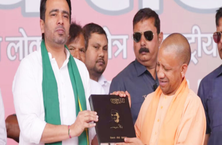 कांवड़ रूट की दुकान में मालिक के नाम पर एनडीए में दरार